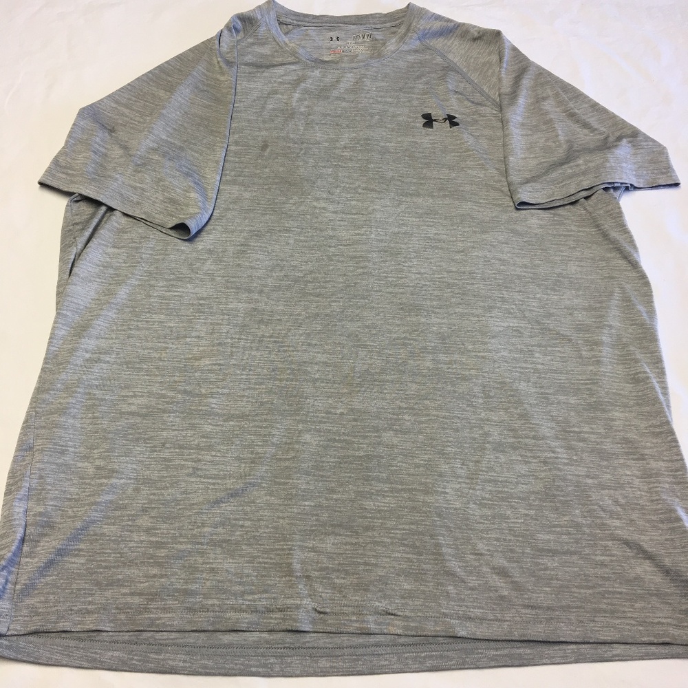 UNDER ARMOUR HEAT GEARSHORT SLEEVE GRAY M SHIRT